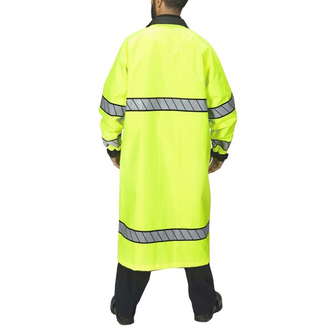 Blauer B.Dry Reversible Raincoat (736) | The Fire Center | Fuego Fire Center | Store | FIREFIGHTER GEAR | FREE SHIPPING | Featuring Blauer's WaterBlock technology, with its custom fit at your neck and cuffs to seal out water, our B.DRY® Reversible Raincoat is the ultimate in wet-weather protection out on the street.  Heavy-duty fabric will stand the test of time, and ANSI 107-2020 Type P Class 3 certification (Hi Vis side) means you'll meet the latest visibility standards.