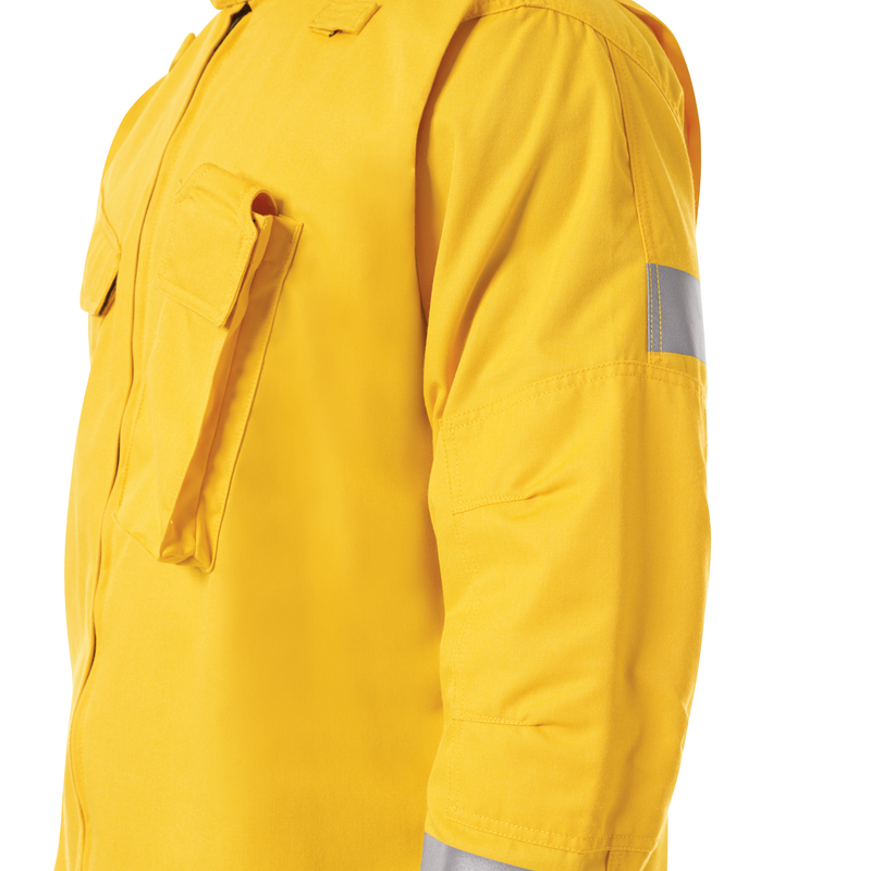 Our Wildland jackets reflect everything you need from your gear when it’s go-time. 3M™ Scotchlite™ Reflective Material on the sleeves. 3" stand-up collar to interface with helmet shroud. Hassle-free, hookand-loop pocket flap closures and adjustable cuffs. Bi-swing back for increased ease of movement. Two microphone clips on shoulders (left and right). Reinforced, articulated elbows hold up under the toughest conditions. Relaxed fit for comfort. 