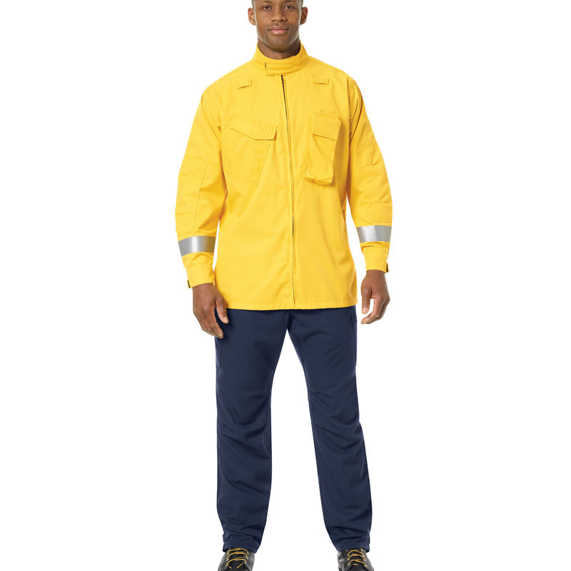 Our Wildland jackets reflect everything you need from your gear when it’s go-time. 3M™ Scotchlite™ Reflective Material on the sleeves. 3" stand-up collar to interface with helmet shroud. Hassle-free, hookand-loop pocket flap closures and adjustable cuffs. Bi-swing back for increased ease of movement. Two microphone clips on shoulders (left and right). Reinforced, articulated elbows hold up under the toughest conditions. Relaxed fit for comfort. 